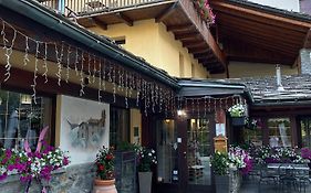 Hotel Coeur Du Village