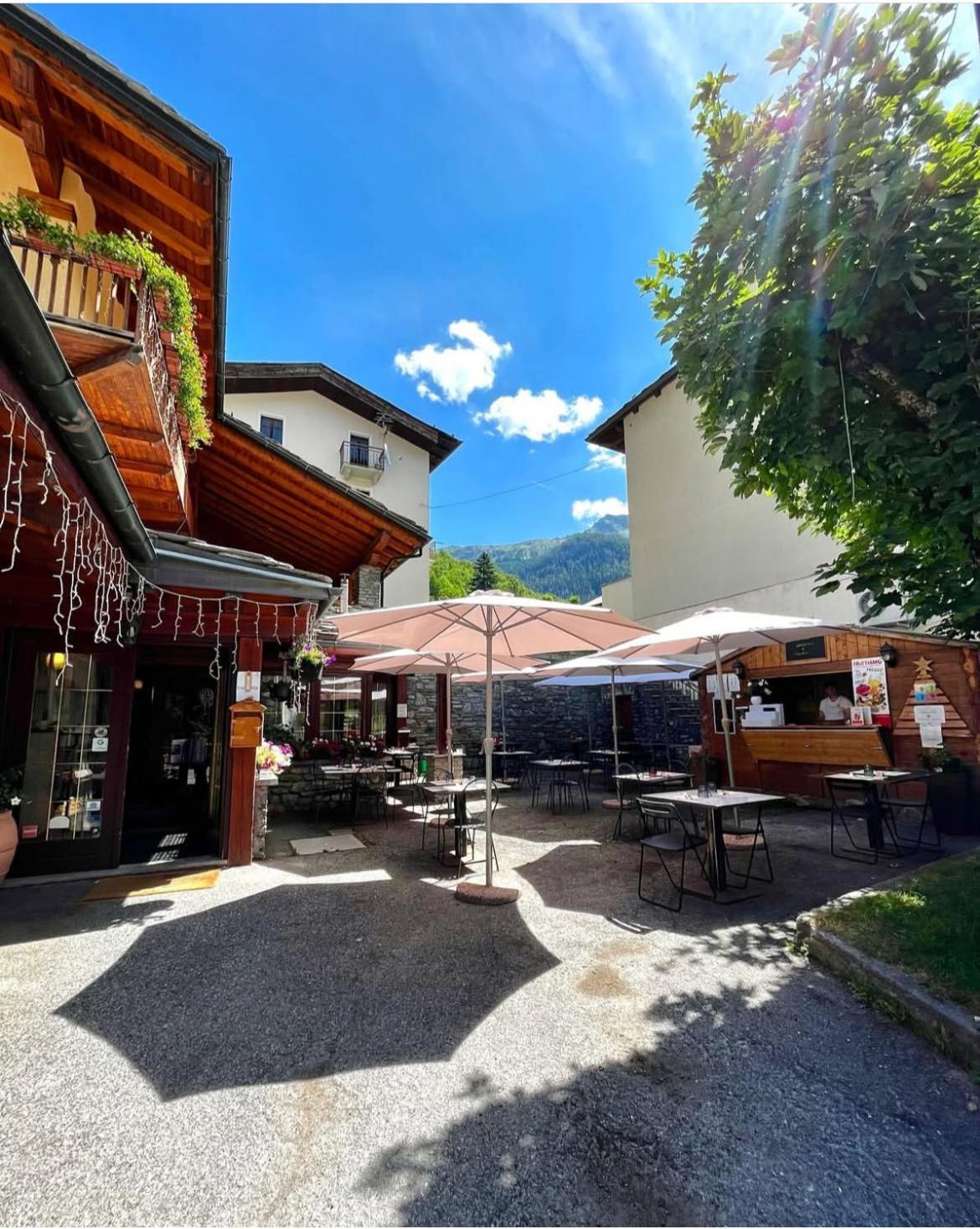 Hotel Coeur Du Village La Thuile Exterior photo